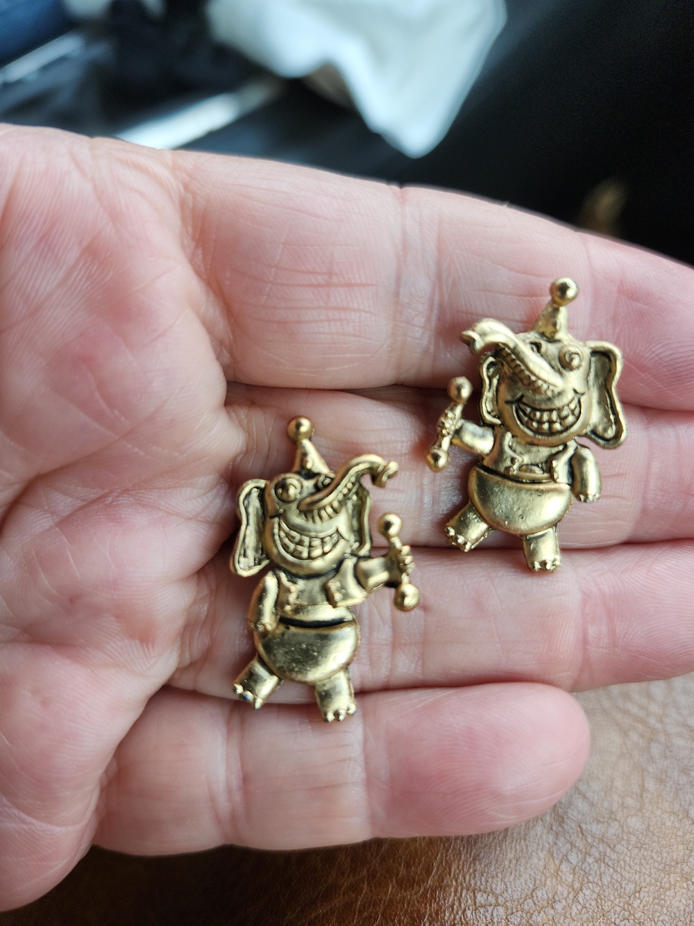 Vintage  Gold Tone Articulated Elephant Circus Earrings Moving Head Safari